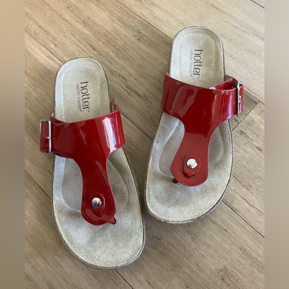 Hotter red patent leather women’s flip flops.size 7